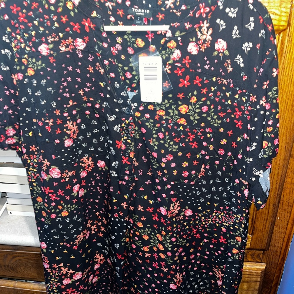 Torrid Black and Red Short Sleeve Blouse